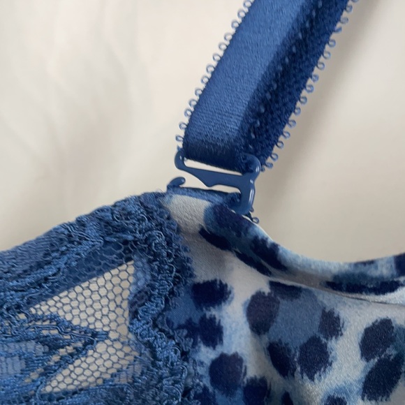 Victoria’s Secret push-up balconet blue 34D - Picture 9 of 9